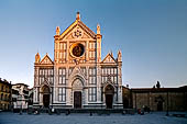 Firenze - La Basilica di Santa Croce accoglie le tombe di artisti, letterati e scienziati italiani. 